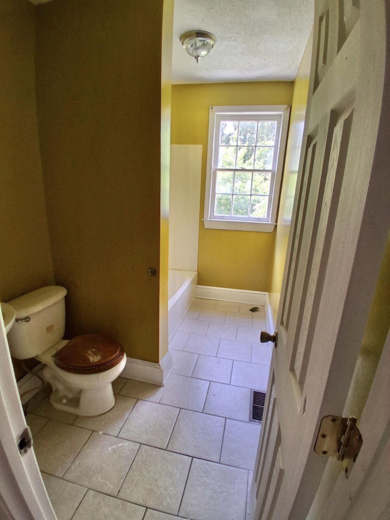509 E Moore Street Photo 8
