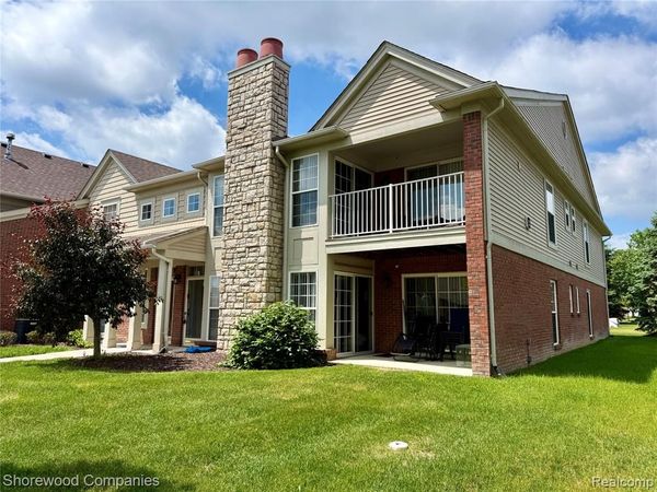 21820 Hartford Way , Macomb Twp, MI 48042