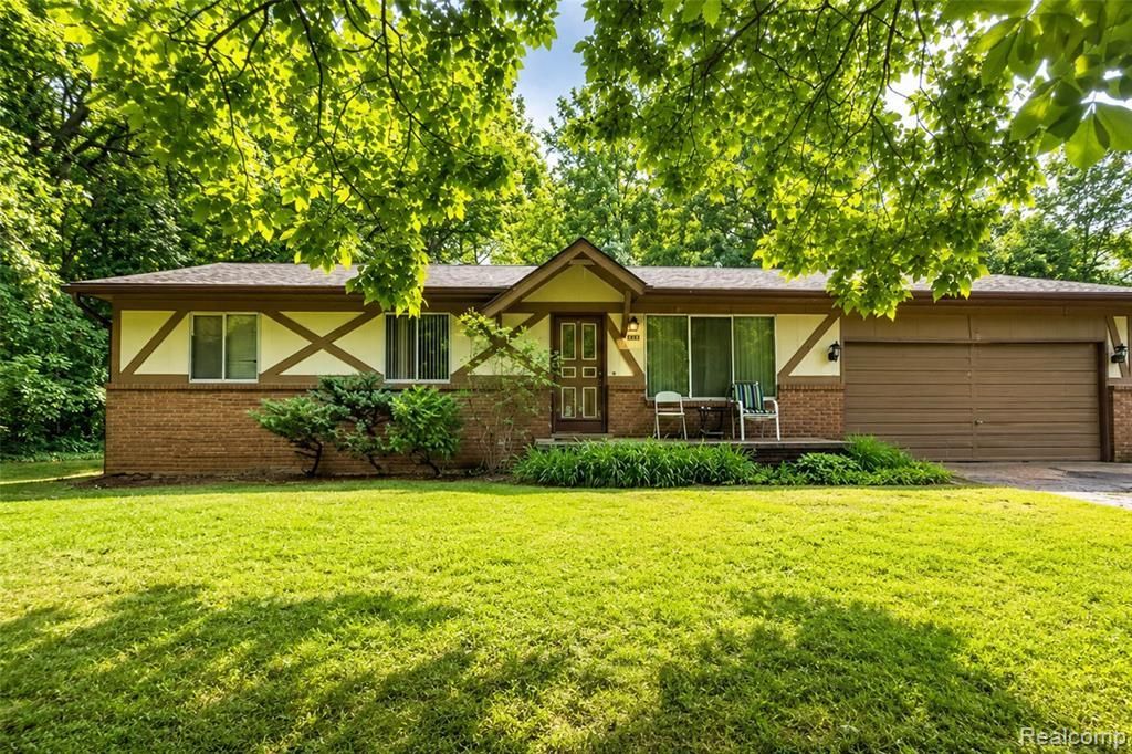 555 Tomahawk Trail, Highland Township, MI 48357 Main Photo