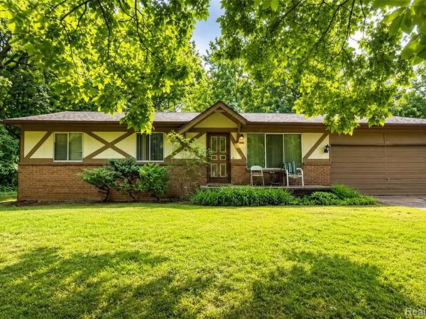555 Tomahawk Trail , Highland Twp, MI 48357
