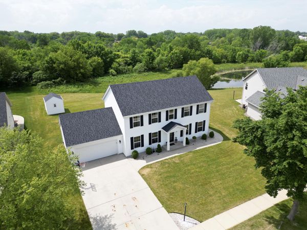 8821 S Carrollville Cir, Oak Creek, WI 53154