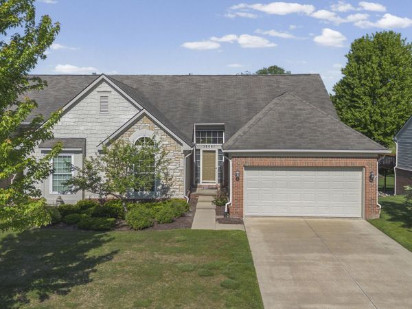 28061 Tremonte Drive, Unit 70, New Hudson, MI 48165
