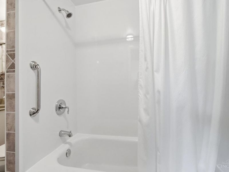 838 W Kemper Road, Forest Park, OH 45240 Photo 26