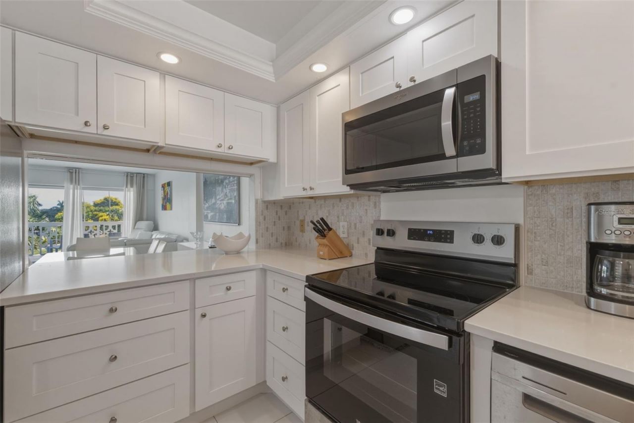 1100 N Shore Drive Ne, Unit 304, Saint Petersburg, FL 33701 Photo