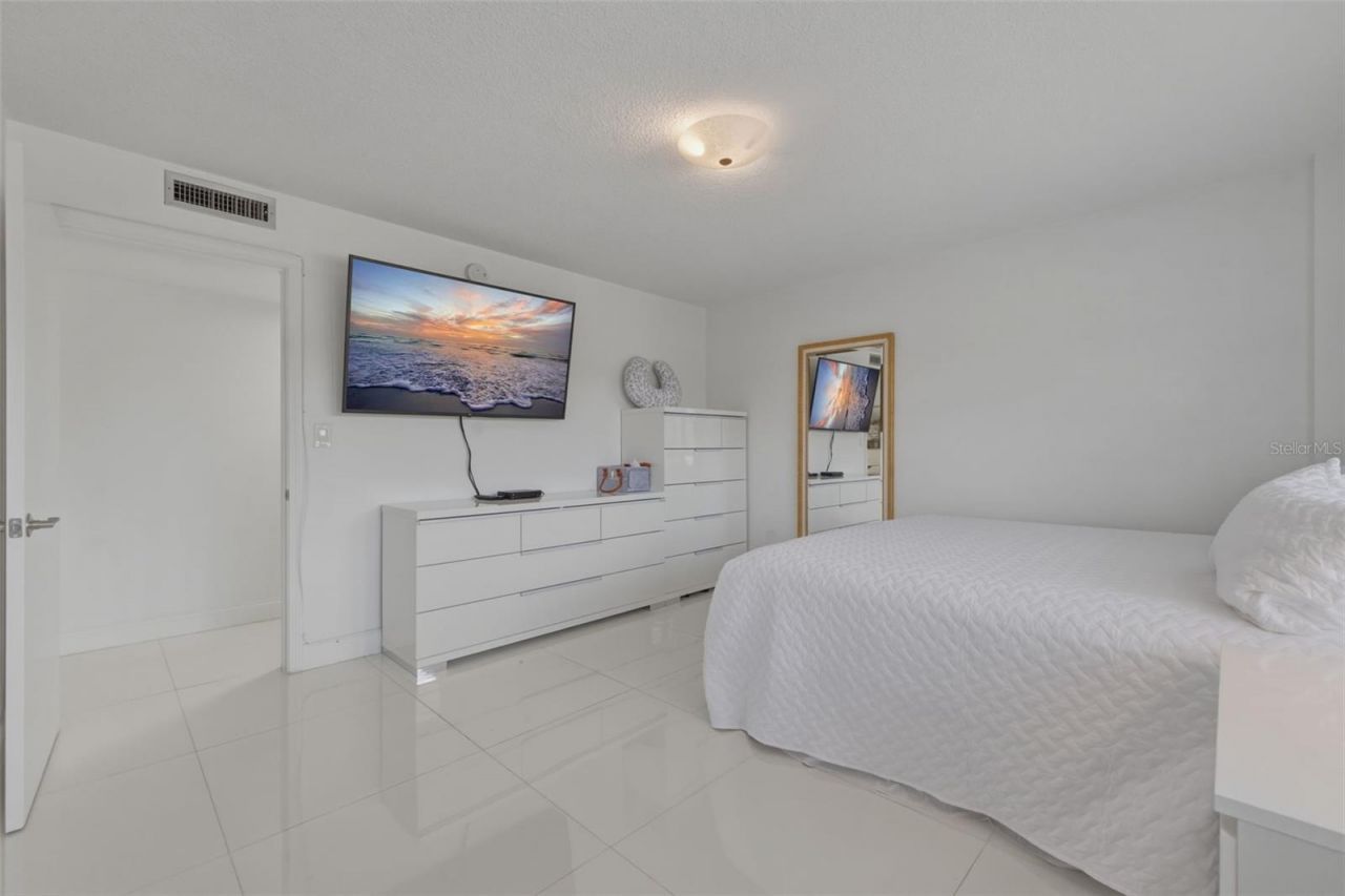 1100 N Shore Drive Ne, Unit 304, Saint Petersburg, FL 33701 Photo