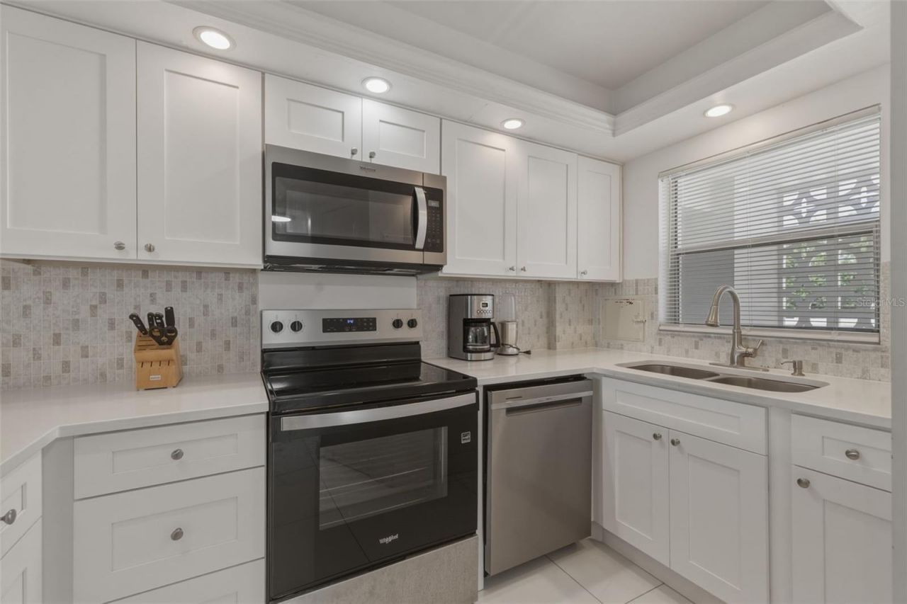 1100 N Shore Drive Ne, Unit 304, Saint Petersburg, FL 33701 Photo