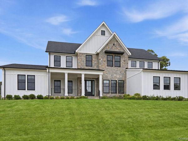 1 Levitow Court, Dix Hills, NY 11746