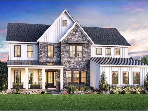 1 Levitow Court, Dix Hills, NY 11746