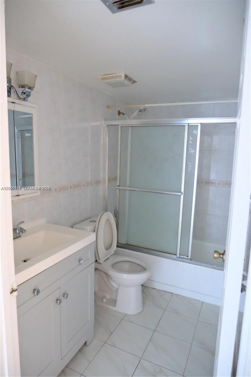 650 NE 149th St, Unit 505F, Miami, FL 33161 Photo