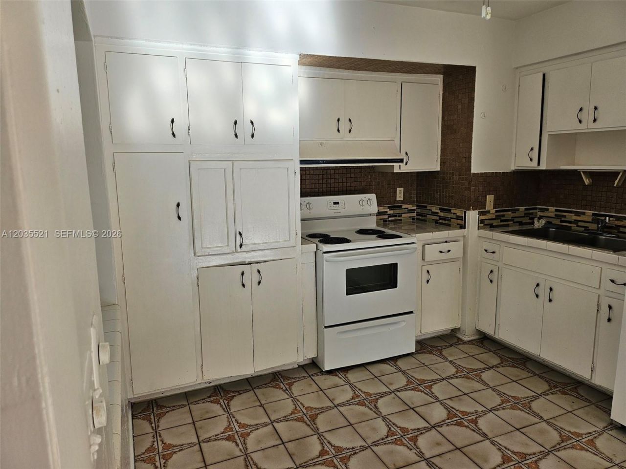 709 NE 4th Ct , Unit 6, Hallandale Beach, FL 33009 Photo