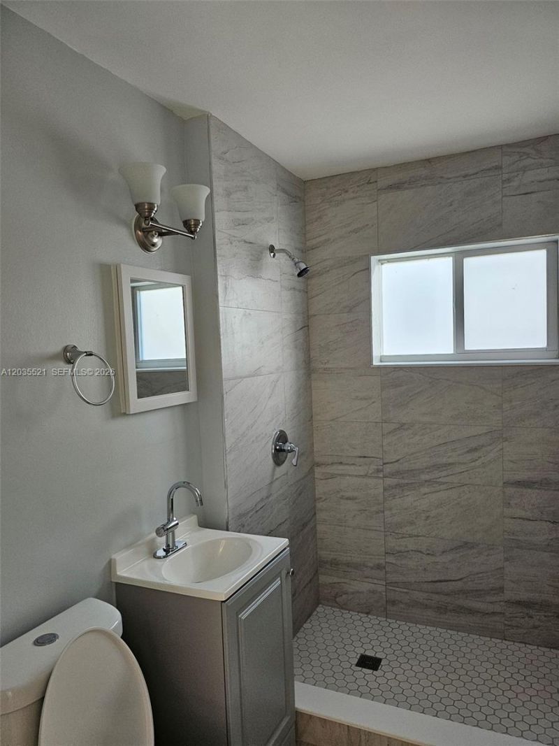 709 NE 4th Ct , Unit 6, Hallandale Beach, FL 33009 Photo