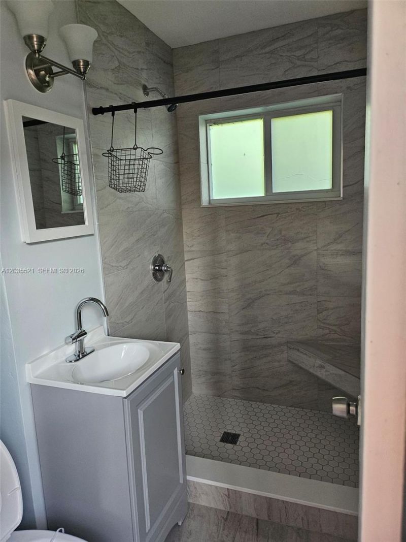 709 NE 4th Ct , Unit 6, Hallandale Beach, FL 33009 Photo
