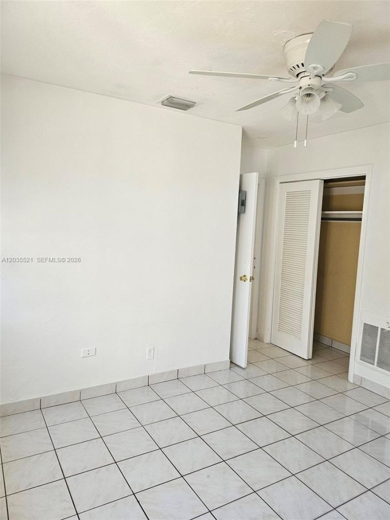 709 NE 4th Ct , Unit 6, Hallandale Beach, FL 33009 Photo