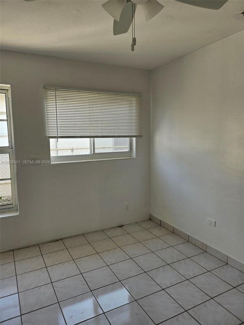 709 NE 4th Ct , Unit 6, Hallandale Beach, FL 33009 Photo