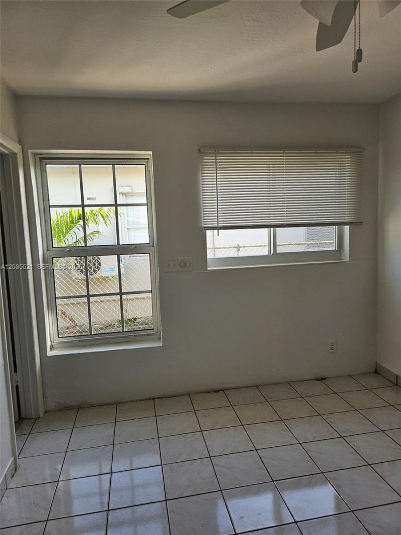 709 NE 4th Ct , Unit 6, Hallandale Beach, FL 33009 Photo