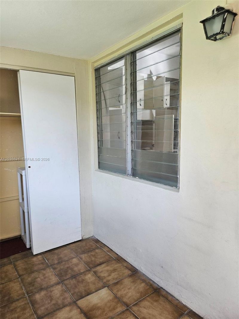 709 NE 4th Ct , Unit 6, Hallandale Beach, FL 33009 Photo