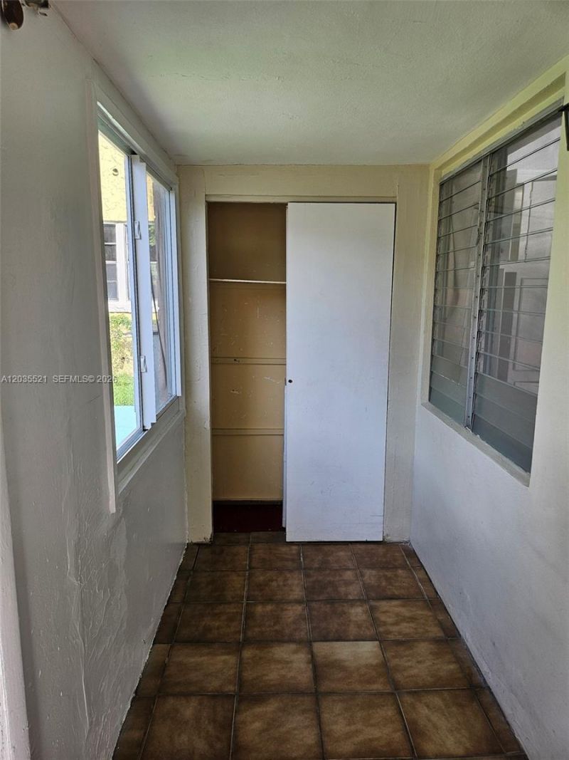 709 NE 4th Ct , Unit 6, Hallandale Beach, FL 33009 Photo
