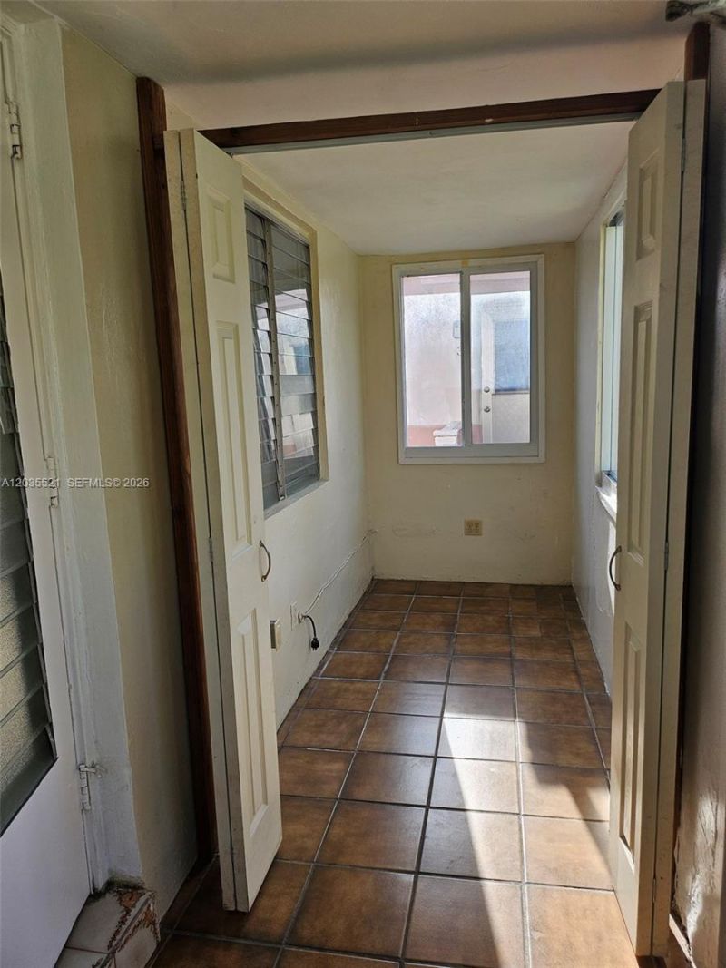 709 NE 4th Ct , Unit 6, Hallandale Beach, FL 33009 Photo