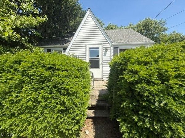 2622 Harmont Avenue NE, Canton, OH 44705