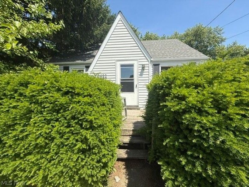 2622 Harmont Avenue NE, Canton, OH 44705 Photo 1
