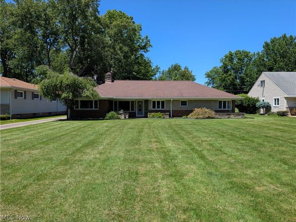 6986 Big Creek Parkway, Middleburg Heights, OH 44130
