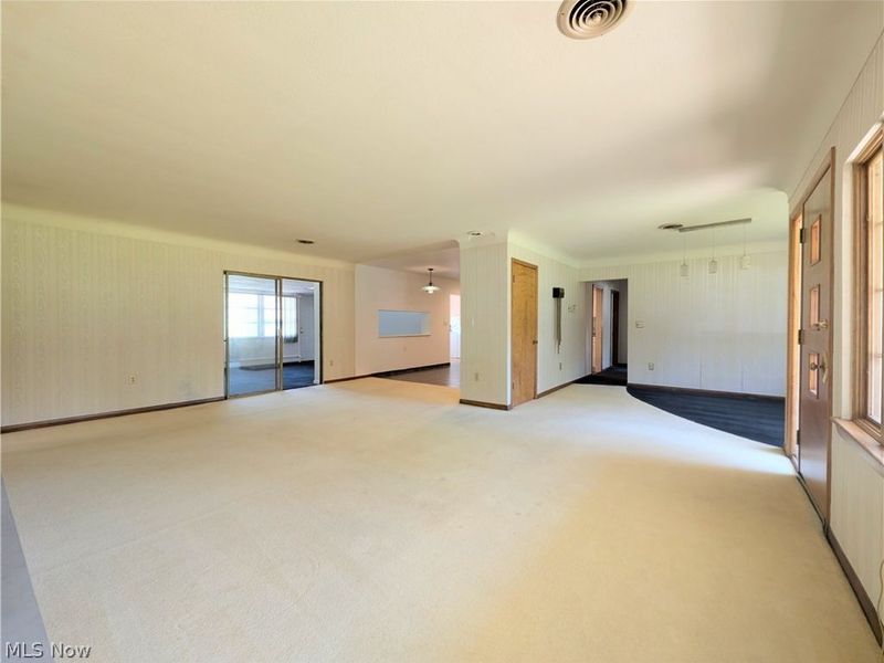 6986 Big Creek Parkway, Middleburg Heights, OH 44130 Photo 12