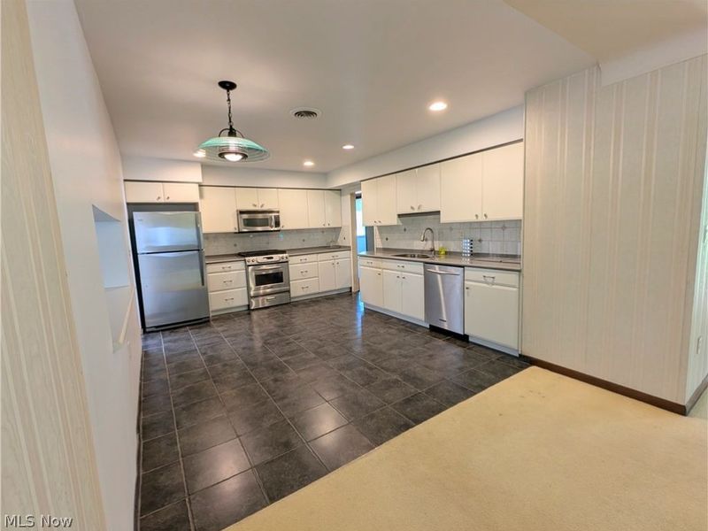 6986 Big Creek Parkway, Middleburg Heights, OH 44130 Photo 20