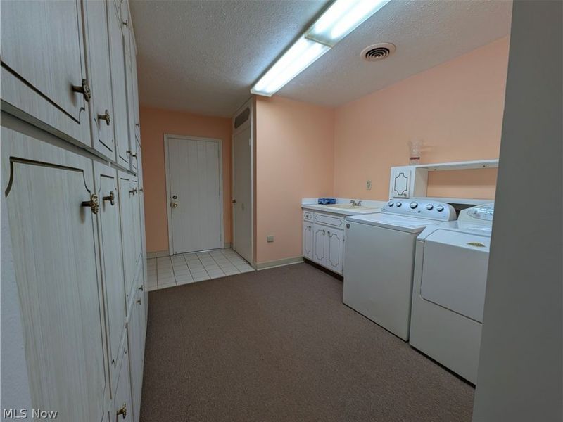 6986 Big Creek Parkway, Middleburg Heights, OH 44130 Photo 24