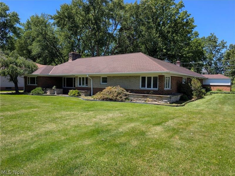 6986 Big Creek Parkway, Middleburg Heights, OH 44130 Photo 3