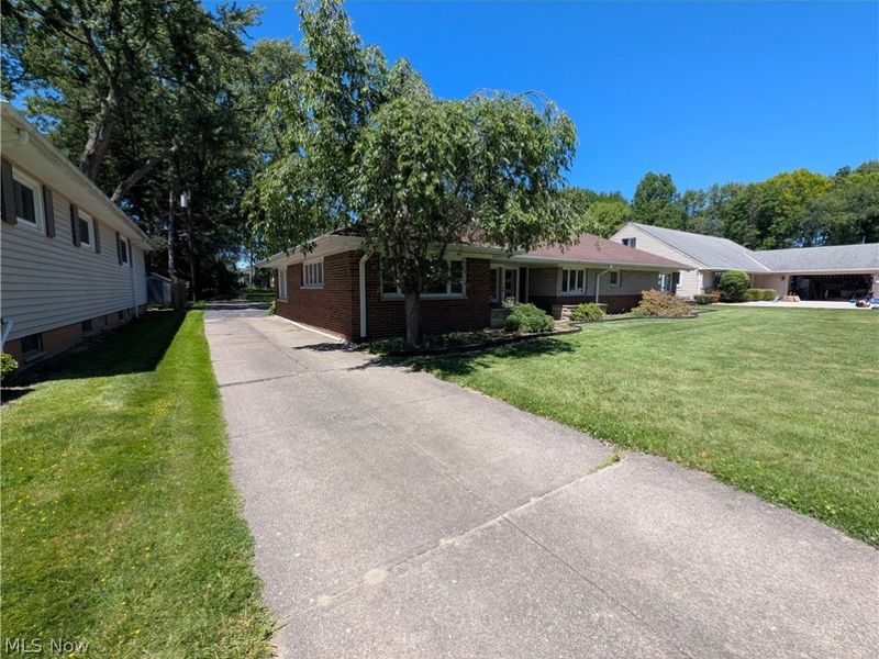 6986 Big Creek Parkway, Middleburg Heights, OH 44130 Photo 4