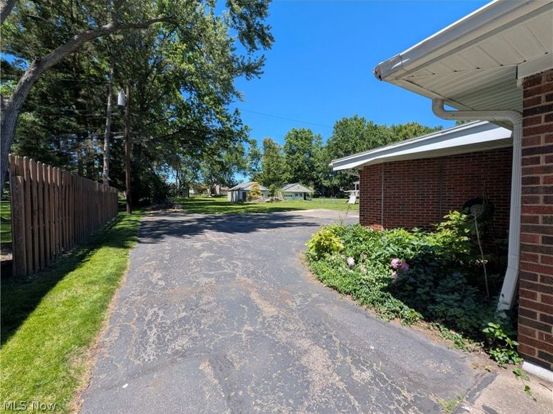 6986 Big Creek Parkway, Middleburg Heights, OH 44130 Photo 5