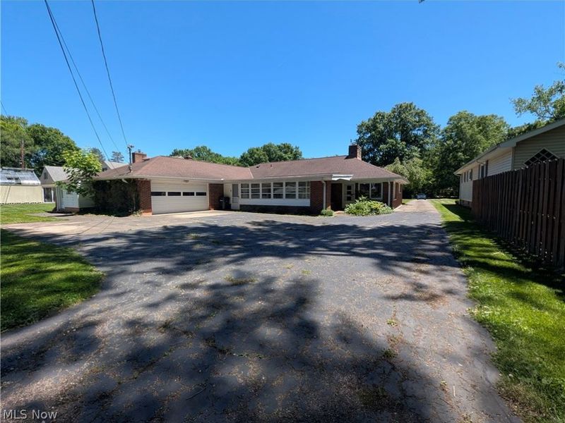 6986 Big Creek Parkway, Middleburg Heights, OH 44130 Photo 6