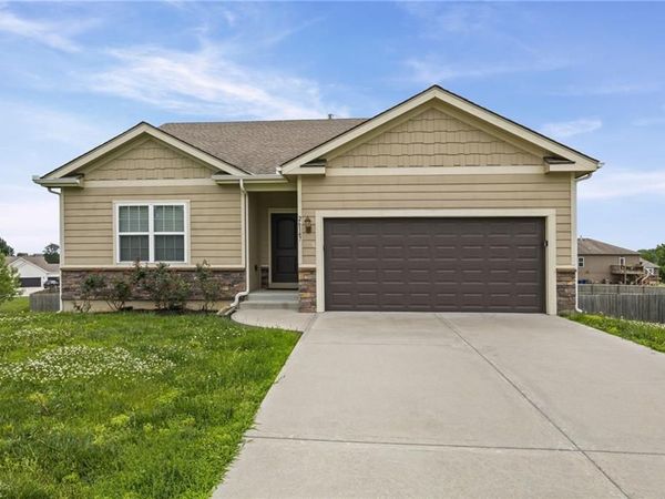 26147 W 141st Terrace, Olathe, KS 66061