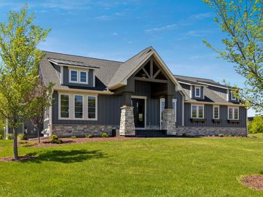 5720 57th Place N, Lake Elmo, MN 55042