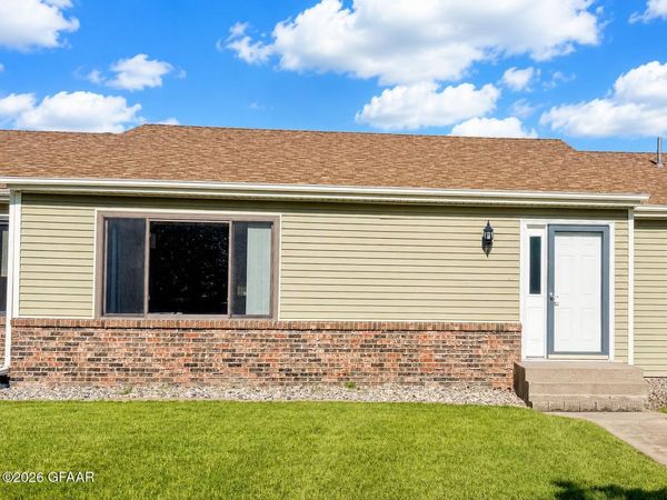 2120 14TH Avenue NW, East Grand Forks, MN 56721