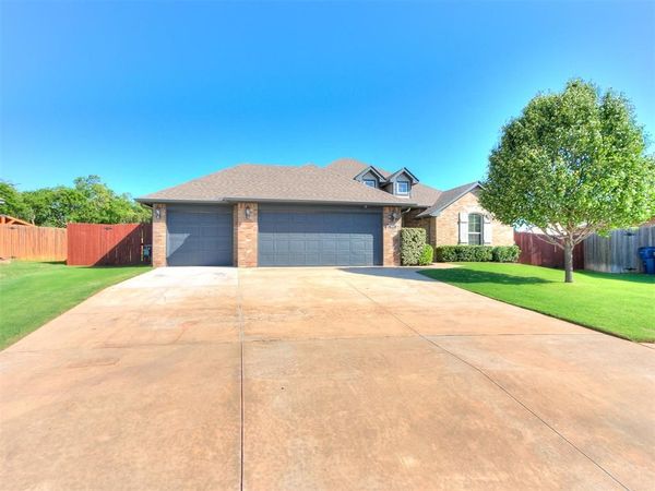 1833 W Trout Way, Mustang, OK 73064
