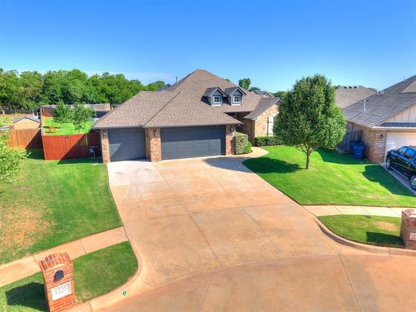1833 W Trout Way, Mustang, OK 73064