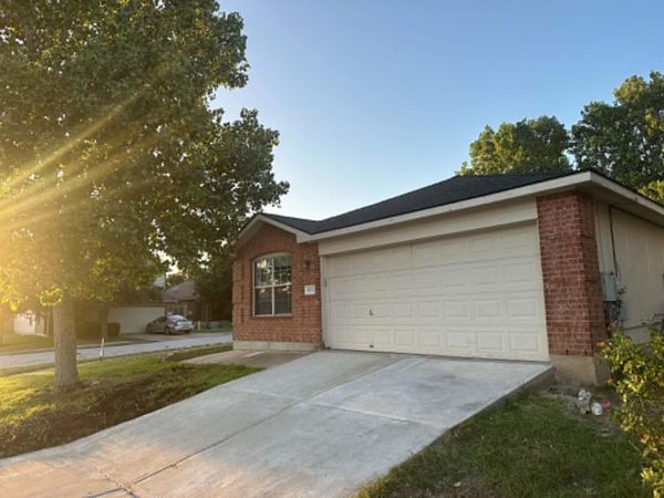 18312 Crestwind LN, Elgin, TX 78621
