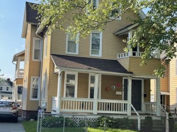 52 Acushnet St, Springfield, MA 01105