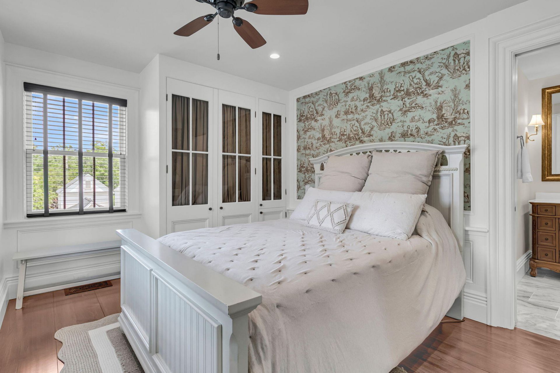 126 Ionsborough Street Photo 39