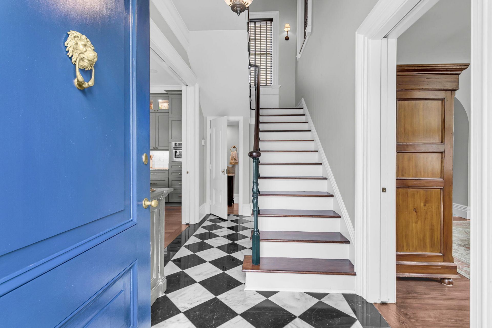 126 Ionsborough Street Photo 7