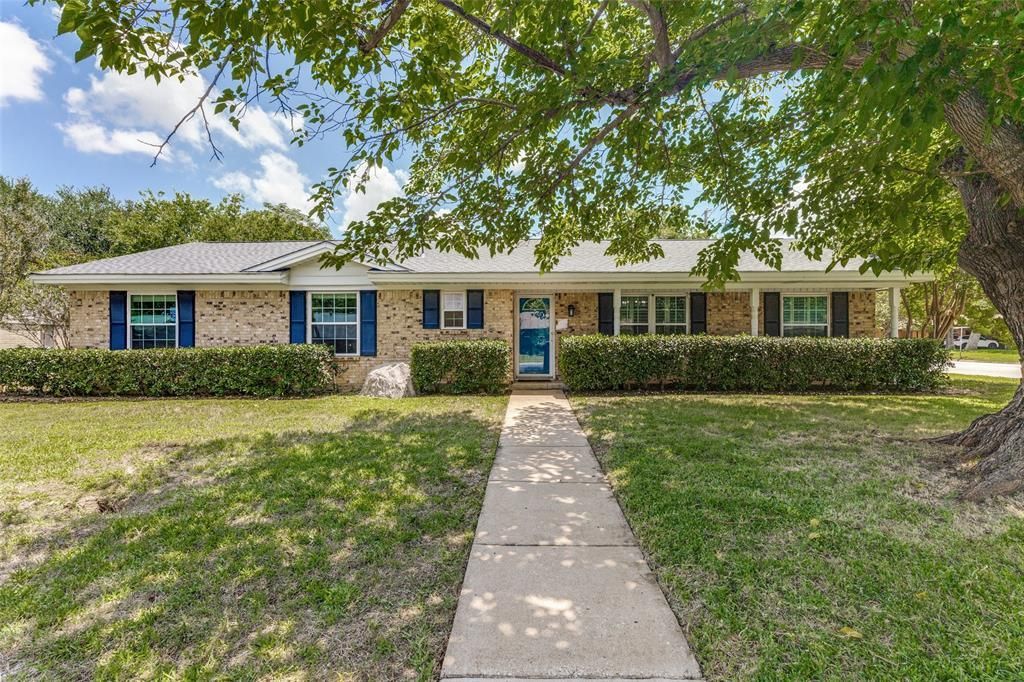 1121 W Redbud Drive, Hurst, TX 76053 Main Photo