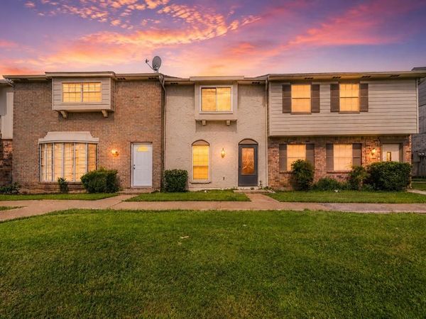 36 W Creek Lane, Grand Prairie, TX 75052