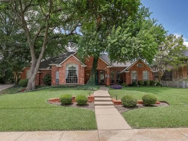 917 Longmeadow Lane, DeSoto, TX 75115
