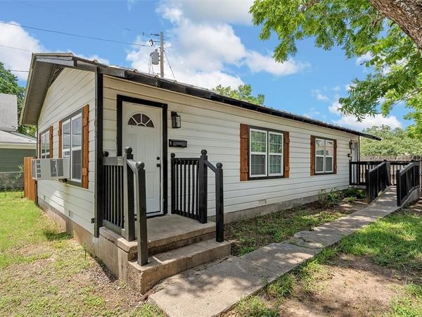 1103 E Leon Street , Gatesville, TX 76528