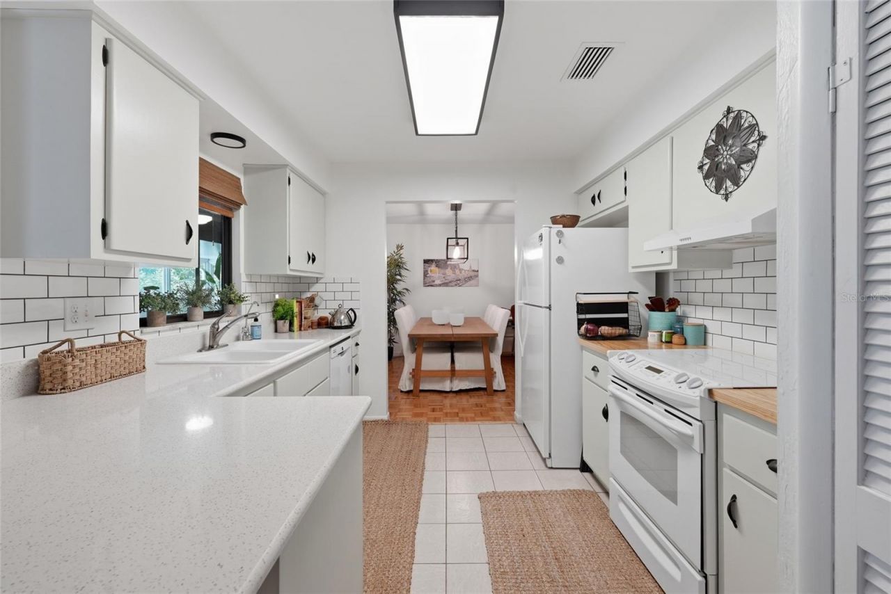 2267 SW 43rd Place, Gainesville, FL 32608 Photo