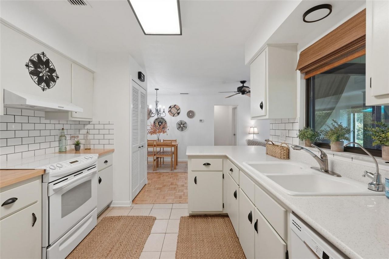 2267 SW 43rd Place, Gainesville, FL 32608 Photo