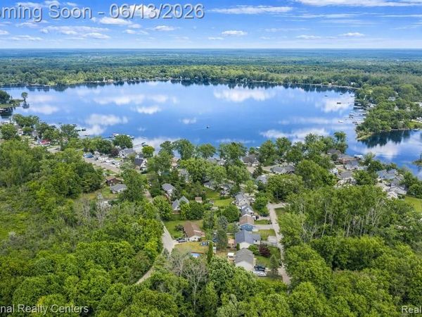7451 Garland Avenue , Hamburg Twp, MI 48116