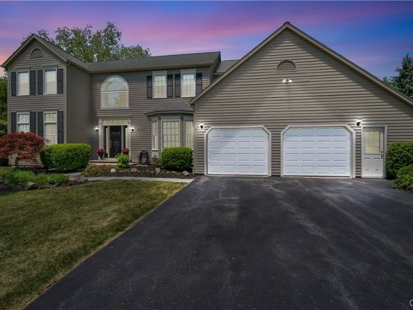 8353 Glen Eagle Dr, Manlius, NY 13104
