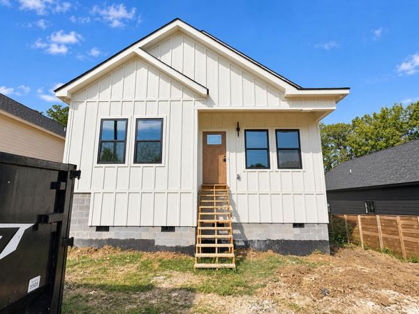 909 N Chamberlain Avenue, Chattanooga, TN 37406